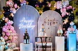Pastel backdrop and plinths